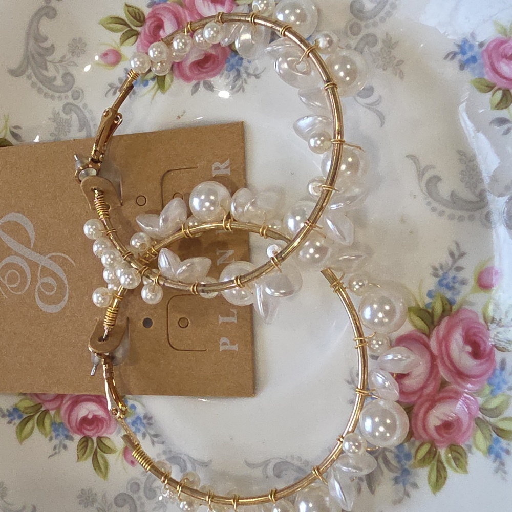 Plunder Gold and Cream Pearl Hoop Earrings